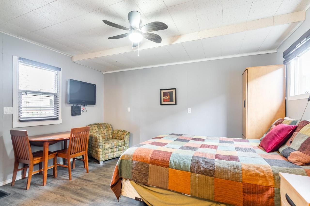 Bayside Cottage Rentals Port Rowan Exteriör bild