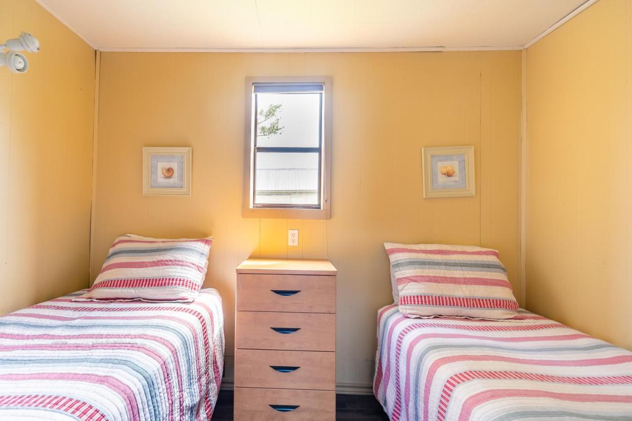 Bayside Cottage Rentals Port Rowan Exteriör bild